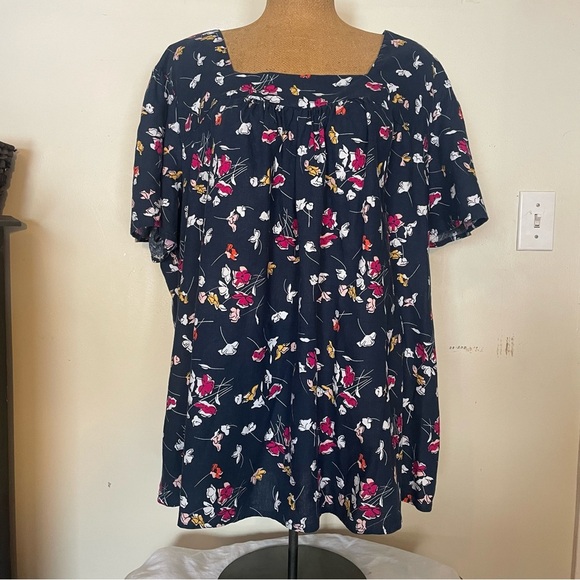 Terra & Sky women’s short sleeve top floral w/ navy background plus size 4X - Picture 2 of 4